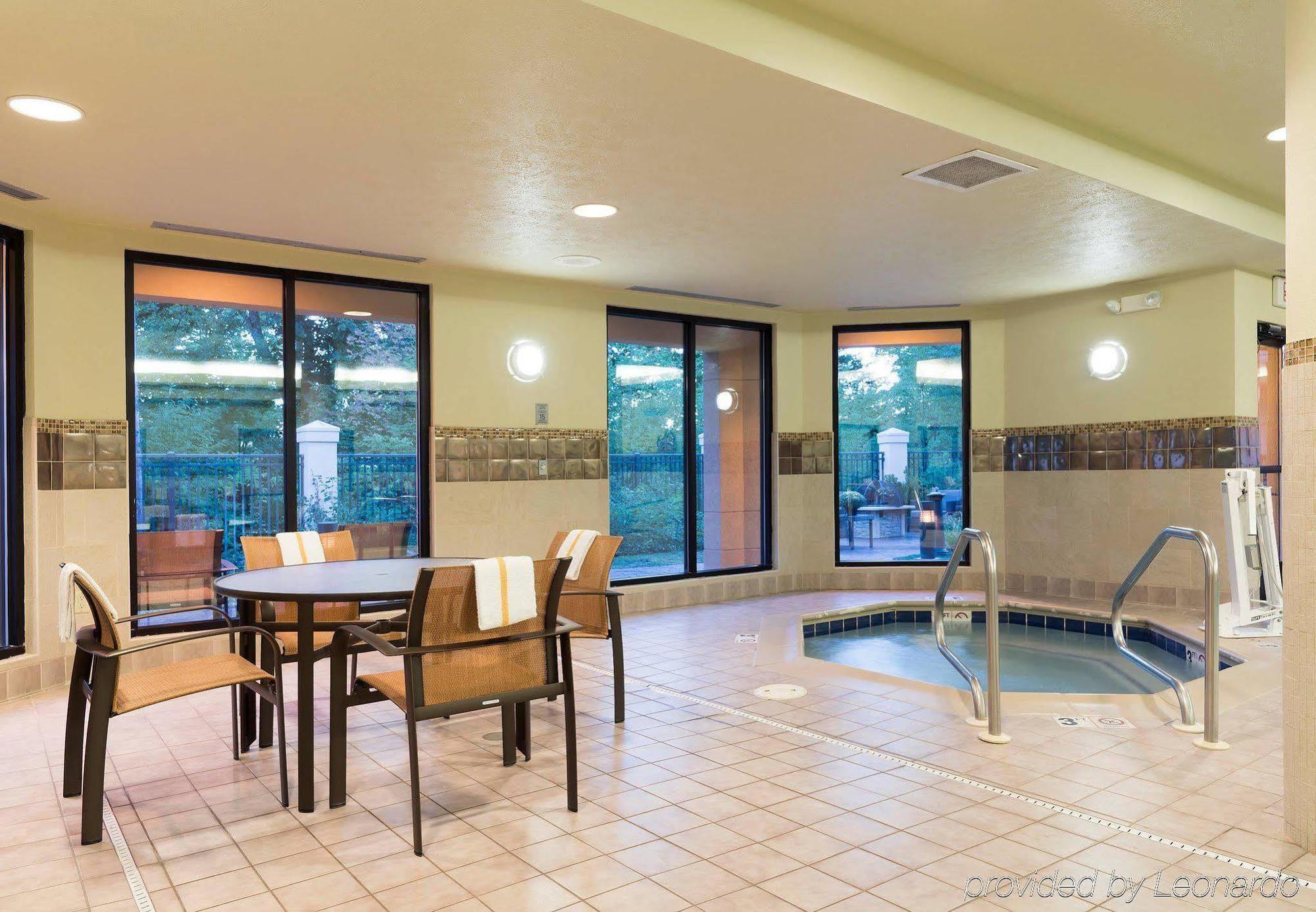 Courtyard By Marriott Traverse City Zewnętrze zdjęcie